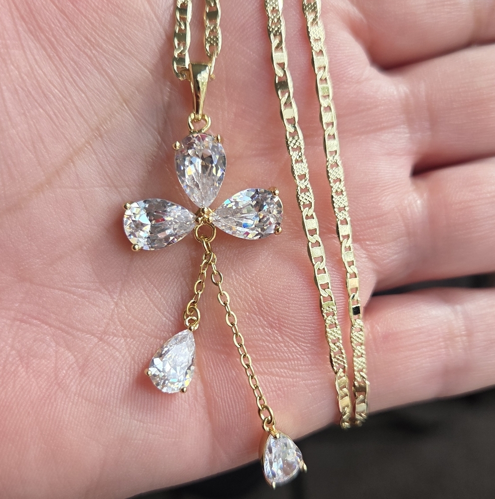 Elegant Gold Necklace with Crystal Accents